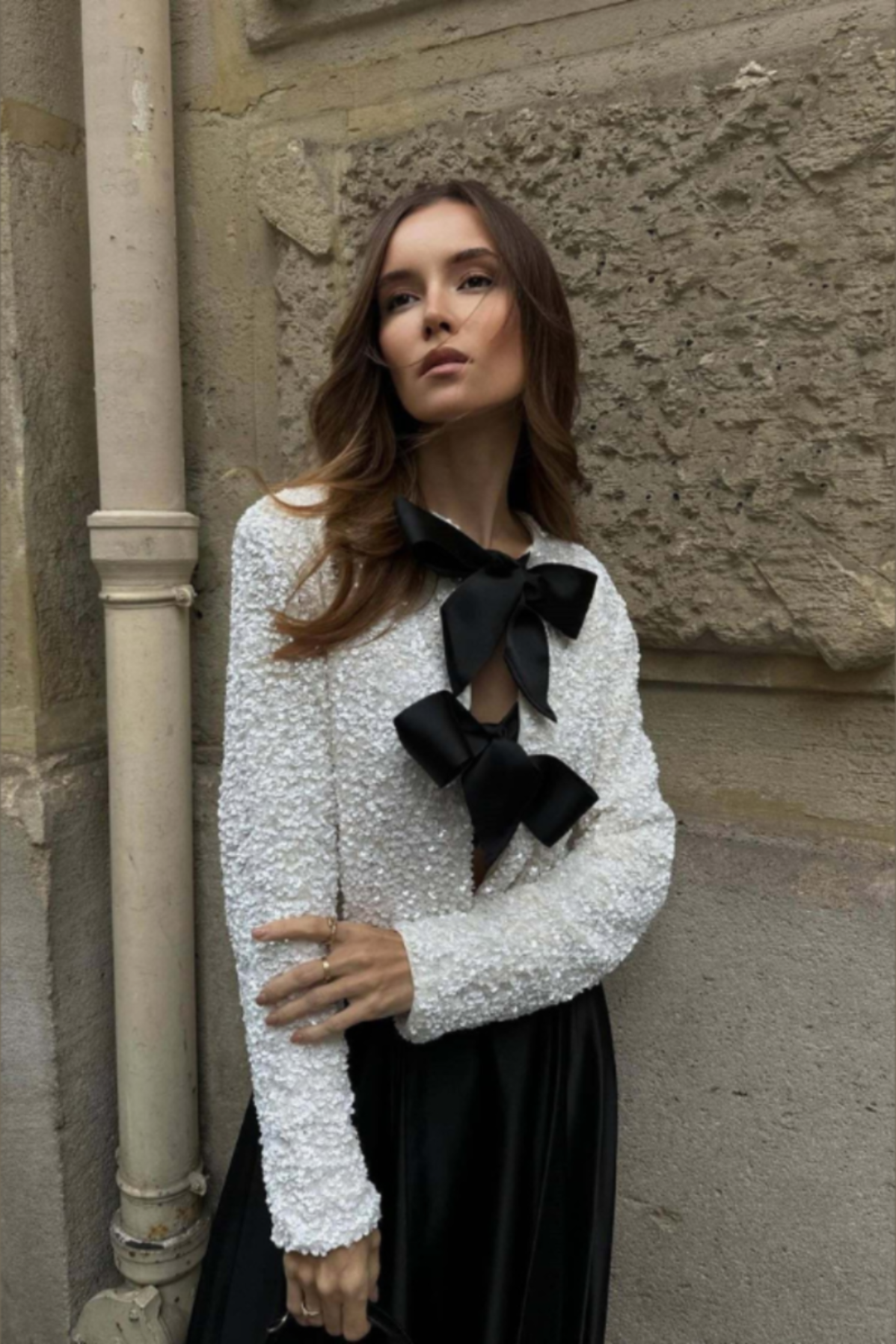 Noria™ | Modern chic blus med knytaccent