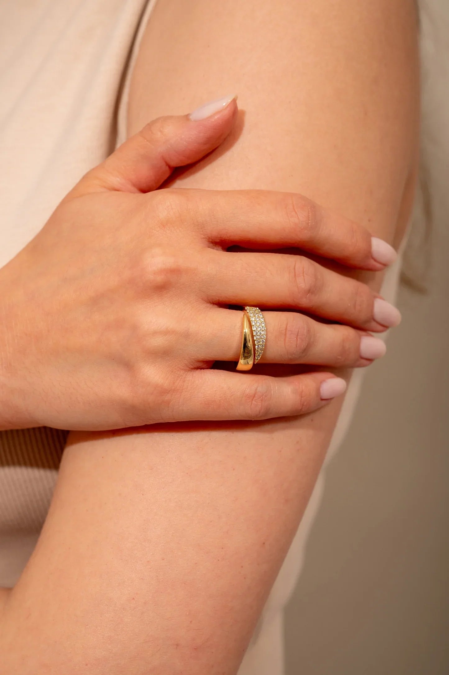 Elegant Guld Ring med Gnistrande Stenar (1+1 GRATIS)